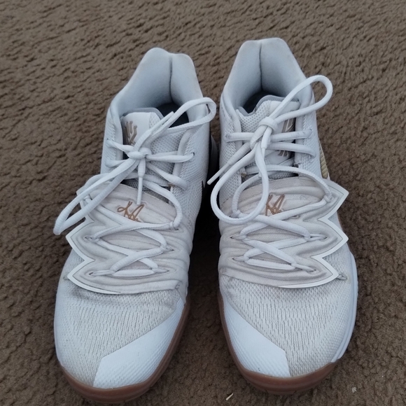 *** NOT FOR SALE ***
Limited edition Nike Kyrie 5 Irish - Picture 3 of 5